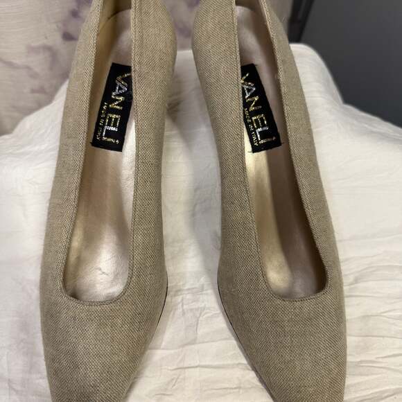 Vaneli Gold Textured Pointed Close Toe High Heel Womens Size 9‎ - Picture 1 of 7